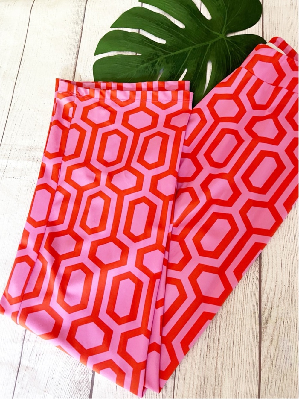 Lesley Evers pink and orange geometric print pull on pants M